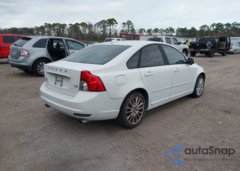 2011 Volvo S40 T5/T5 R-Design z USA, uszkodzony, nr VIN YV1672MSXB2537215